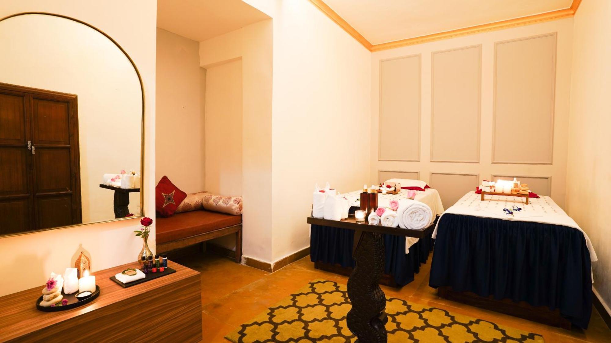 Saraca Hotel Lucknow Buitenkant foto